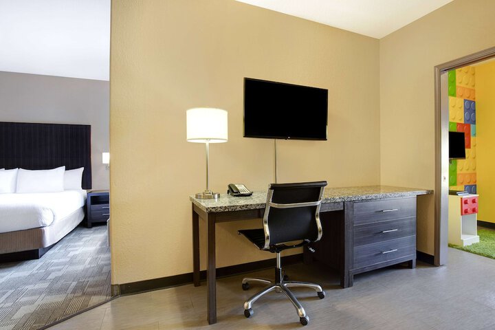Days Inn by Wyndham Medicine Hat