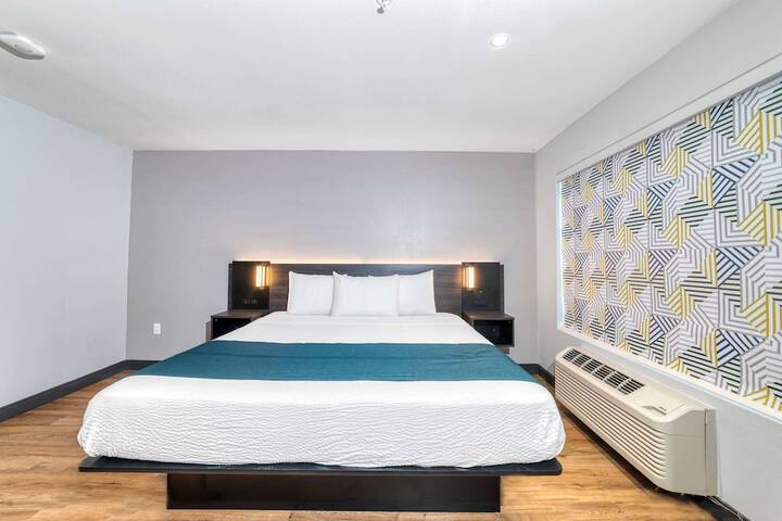 Studio 6 Suites – Stockton CA – Waterfront