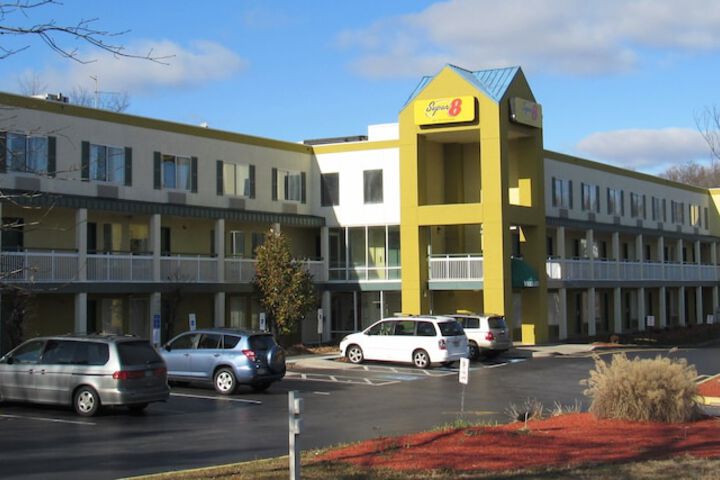 Super 8 by Wyndham New Cumberland