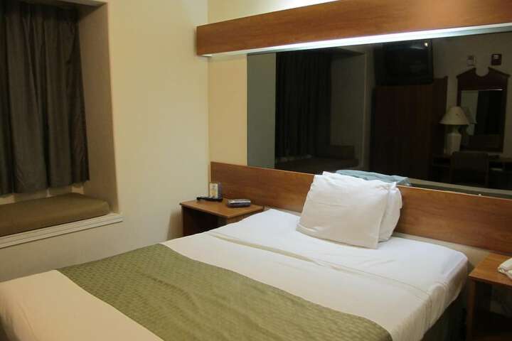 Room 8 of 30