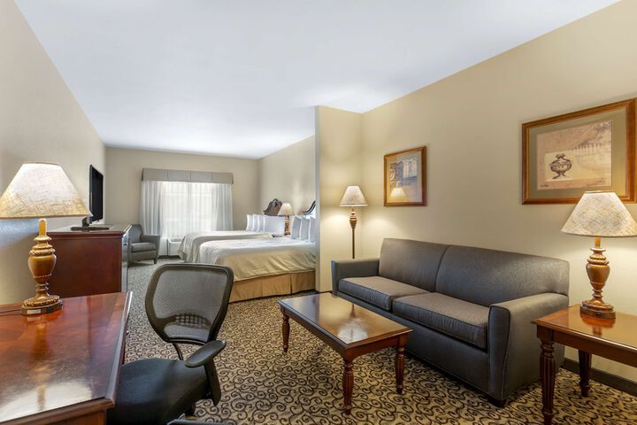 Room 6 of 33