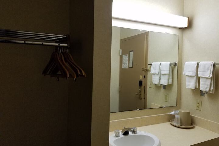 Room 28 of 43