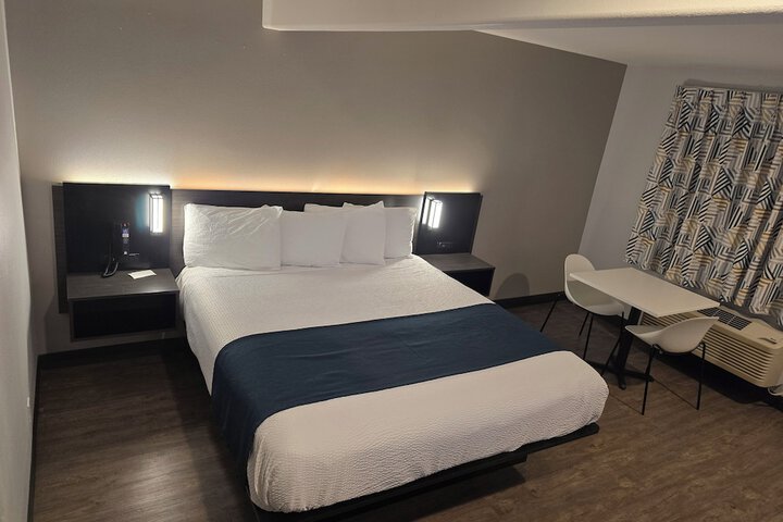 Room 18 of 18