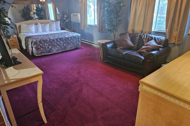 Room 13 of 16