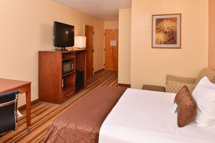 Best Western Plus Richmond Airport Hotel