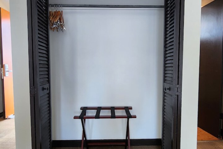 Room 17 of 53