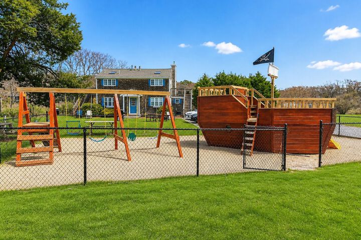 Colonial Acres Resort