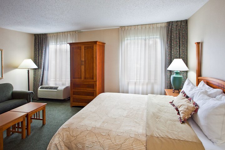 Staybridge Suites Detroit-Utica by IHG