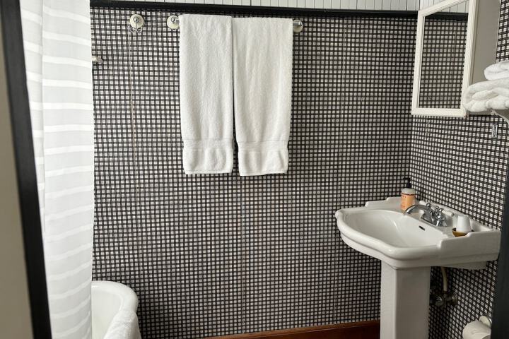 Room 35 of 82