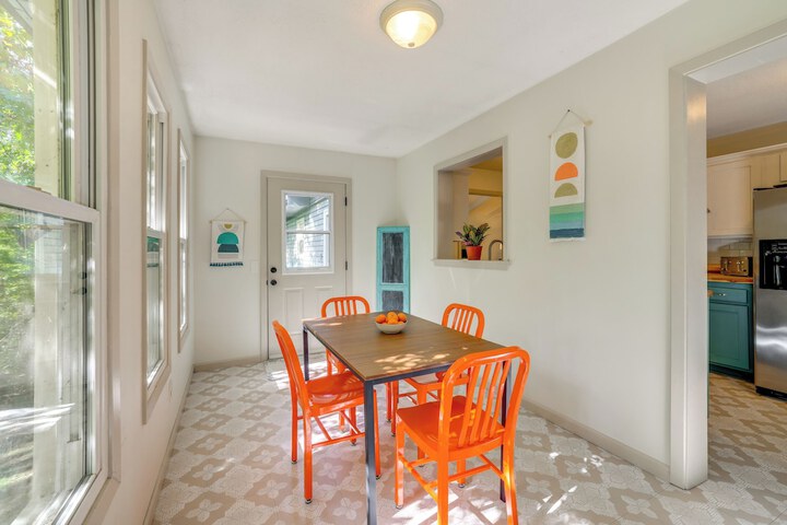 Home w / Trail Access & Fire Pit in Bella Vista!