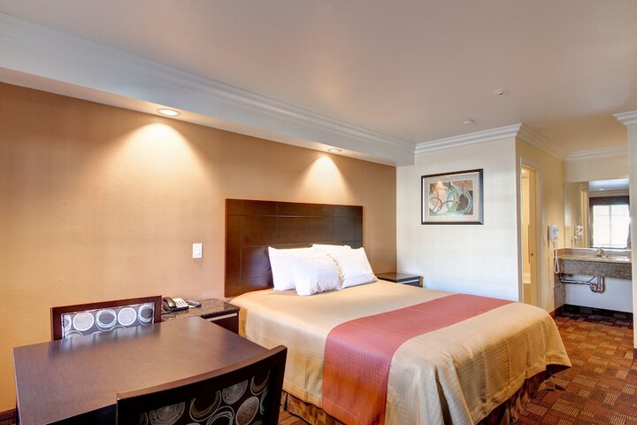 Ontario Inn & Suites