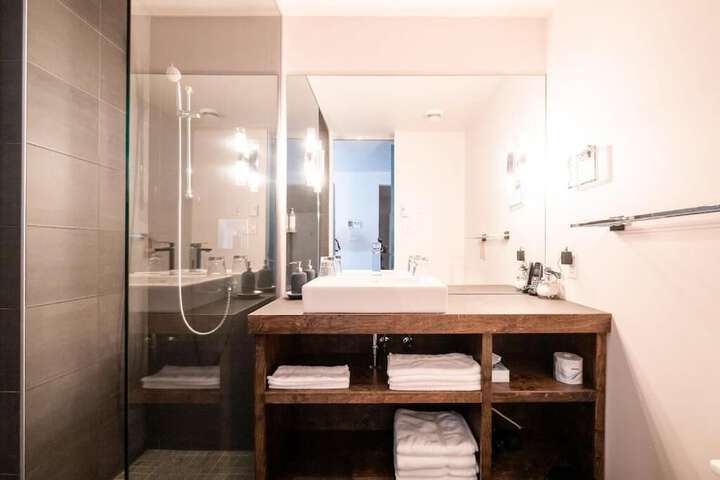 Room 32 of 53
