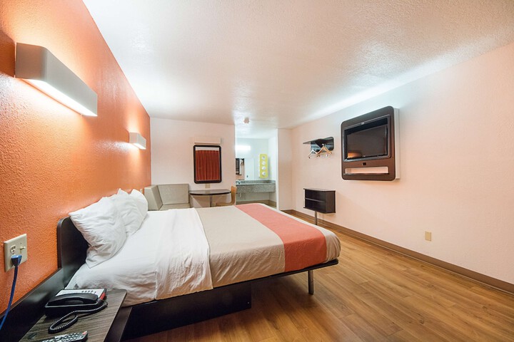 Room 26 of 35
