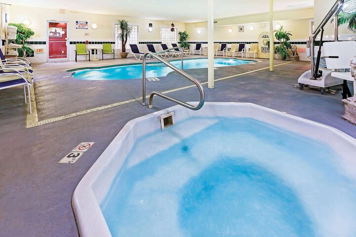 Pool 10 of 70
