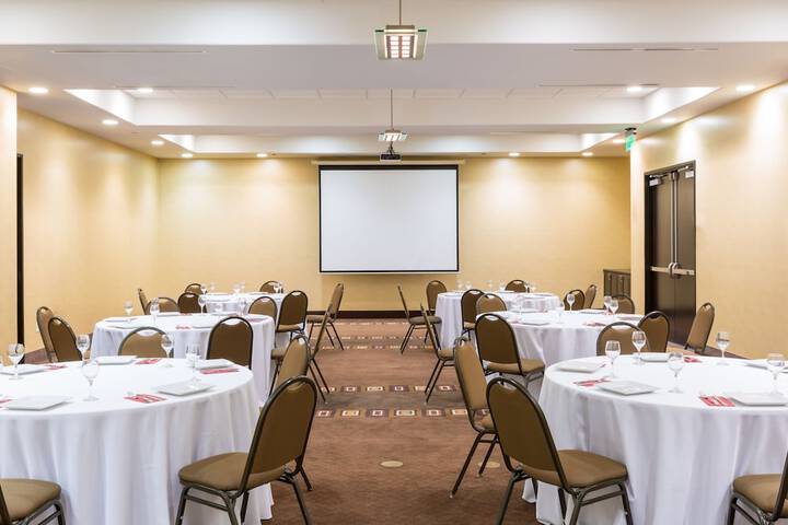 Ballroom/Hall 61 of 65