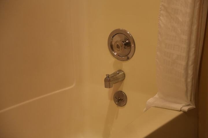 Room 27 of 34