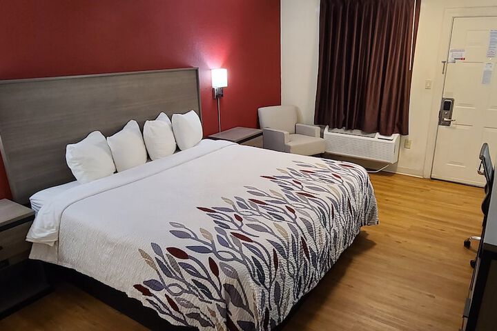 Red Roof Inn & Suites Cornelius – Lake Norman