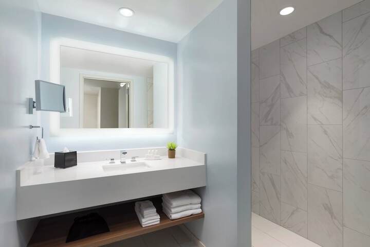 Courtyard by Marriott Boston-Cambridge