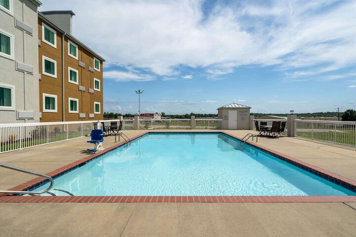 Pool 4 of 28