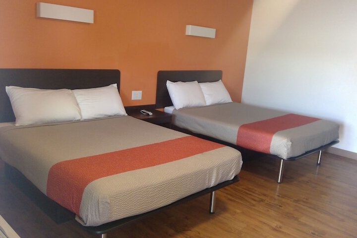 Room 27 of 36