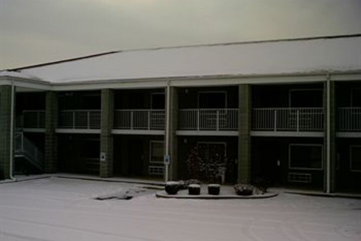 Campton Parkway Inn