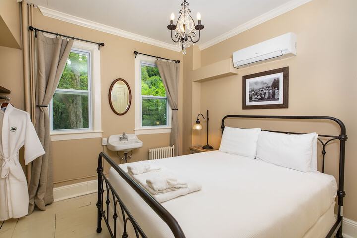 Pine Cottage Bed & Breakfast