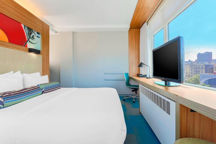Room 17 of 28