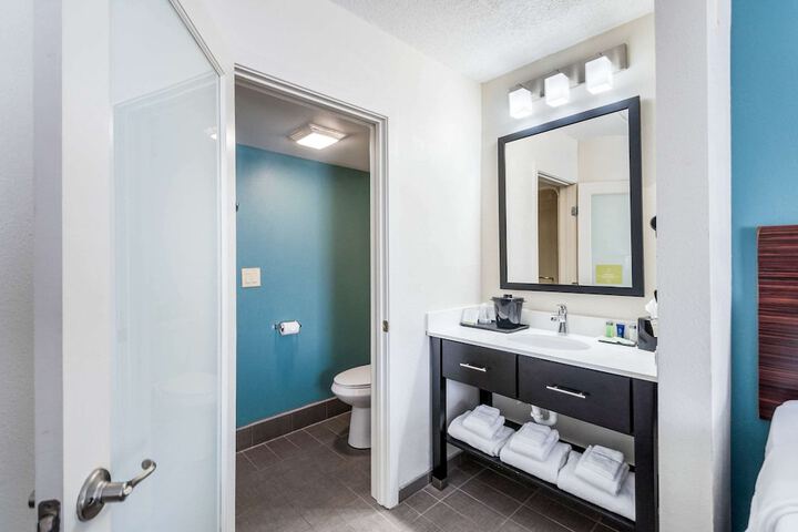 Room 18 of 32
