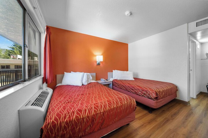 Room 18 of 31