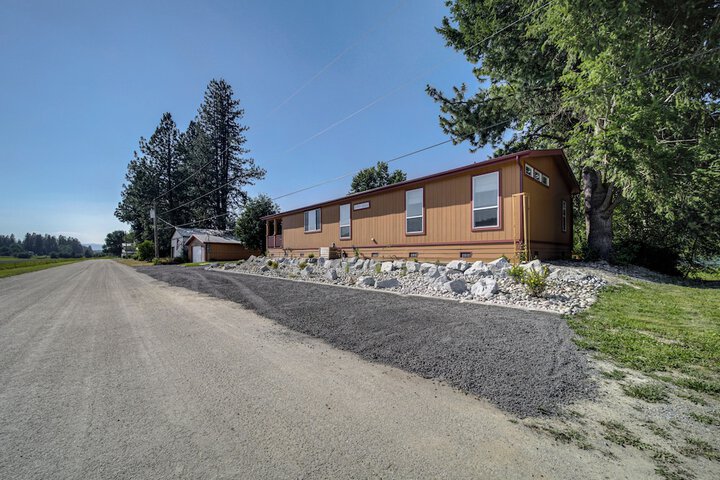 Newport Riverfront Home w / Deck + Fire Pit!