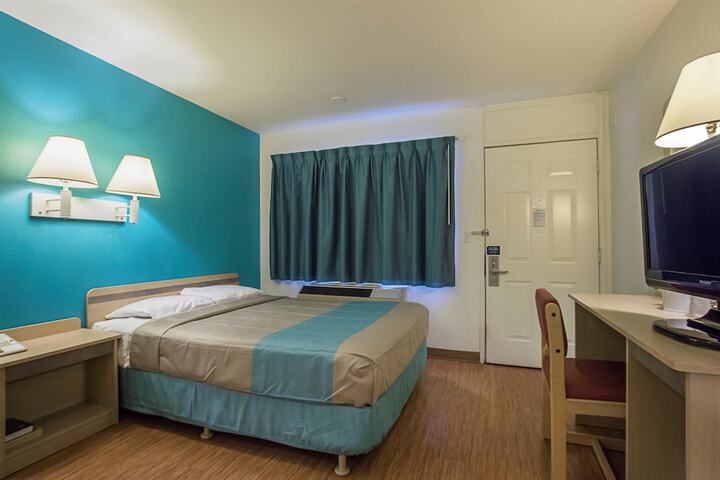 Room 33 of 36
