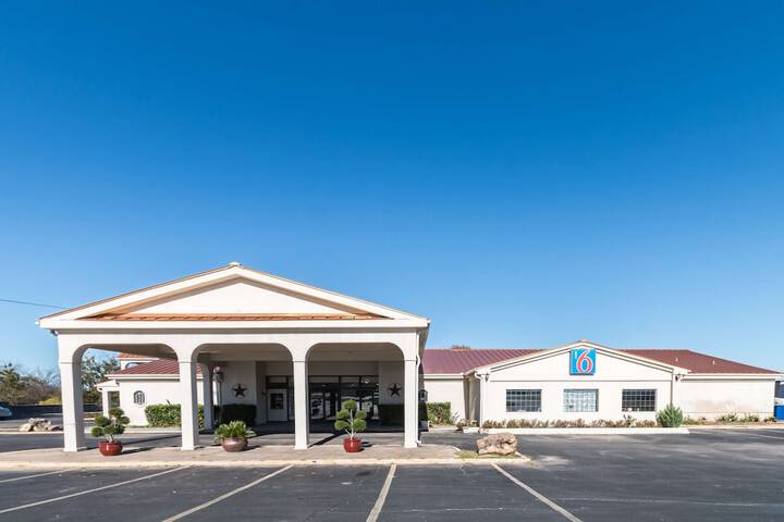 Hotel 3 of 27