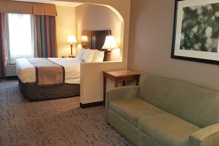 Baymont by Wyndham Belleville Airport Area