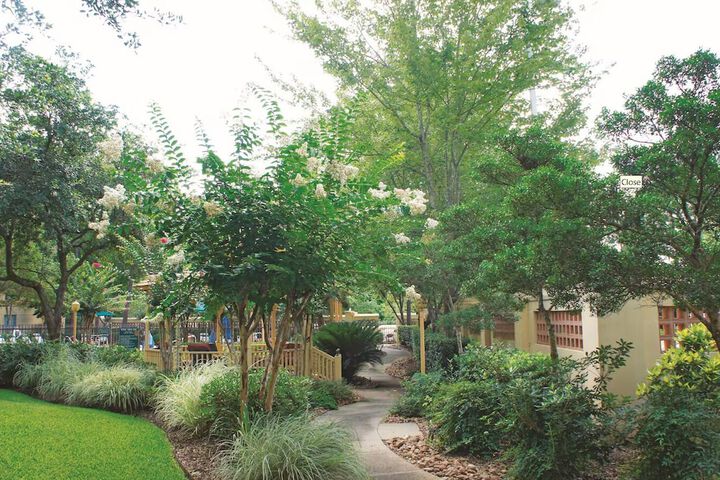 Hotel Exterior 32 of 32