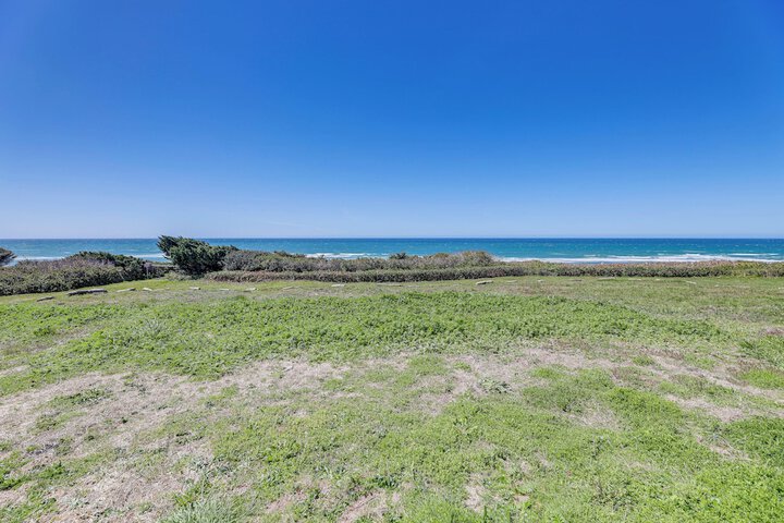 Peaceful Winter Retreat: Oregon Coastline Beach!