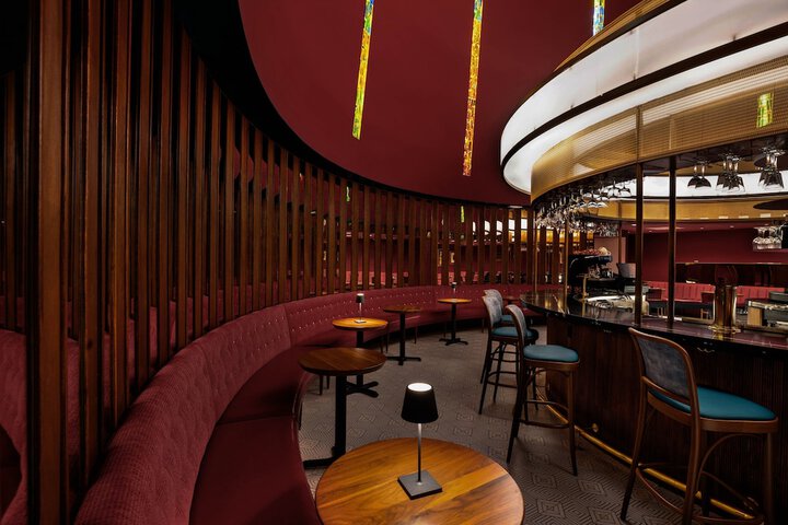 Lounge 130 of 138