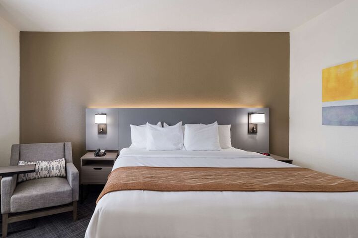 Comfort Inn & Suites Victoria North