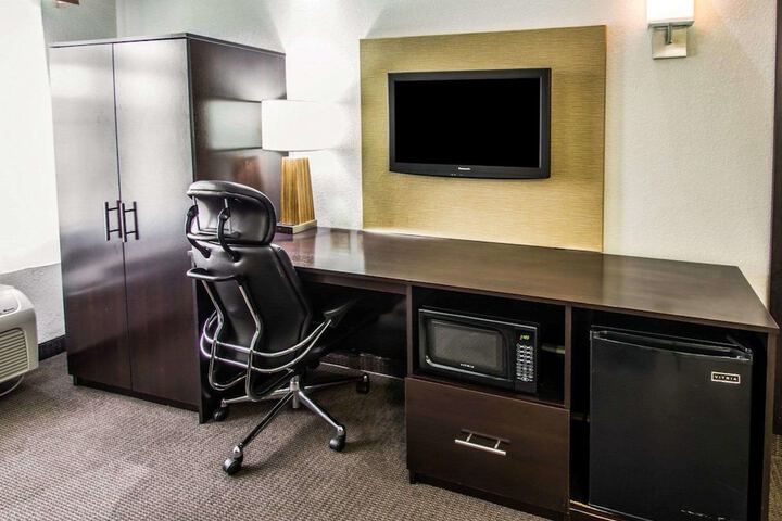 Room 25 of 42