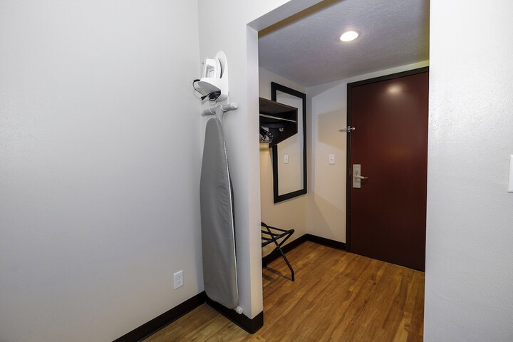 Room 13 of 32