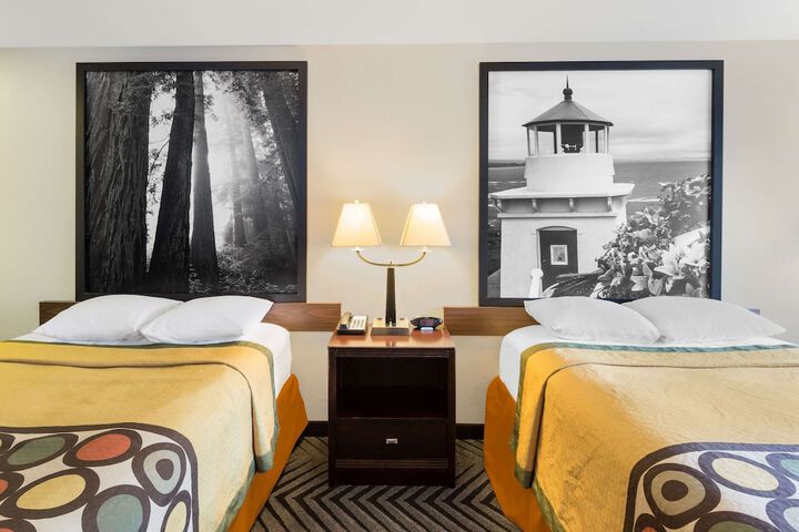 Super 8 by Wyndham Fortuna