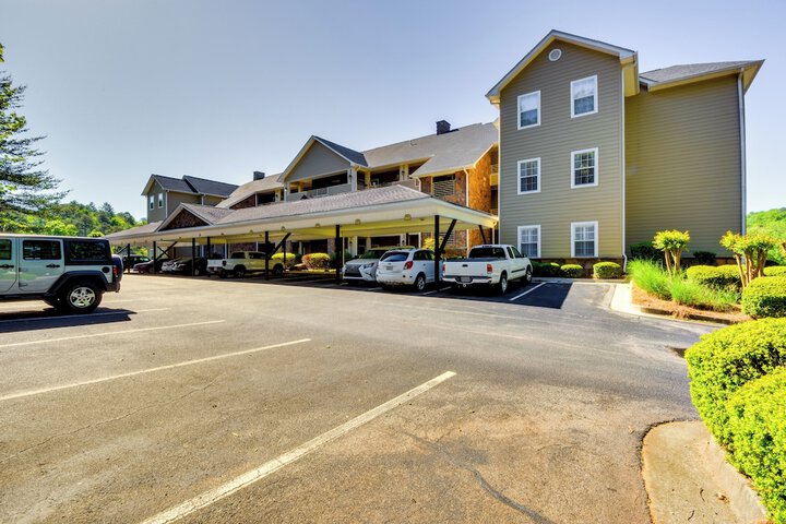 Balcony & Golf Course View! Condo at Kingwood