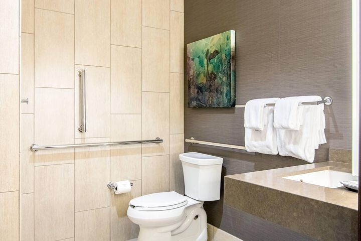 Oasis Hotel & Convention Center an Ascend Collection Hotel