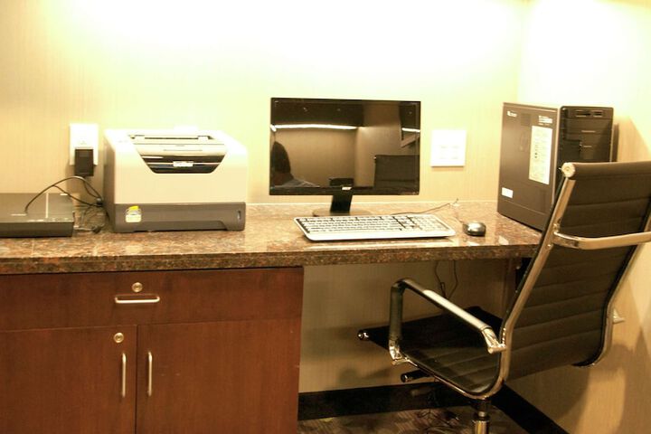 Business Center 44 of 45