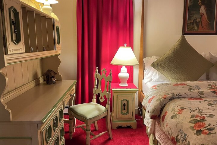 Room 29 of 148