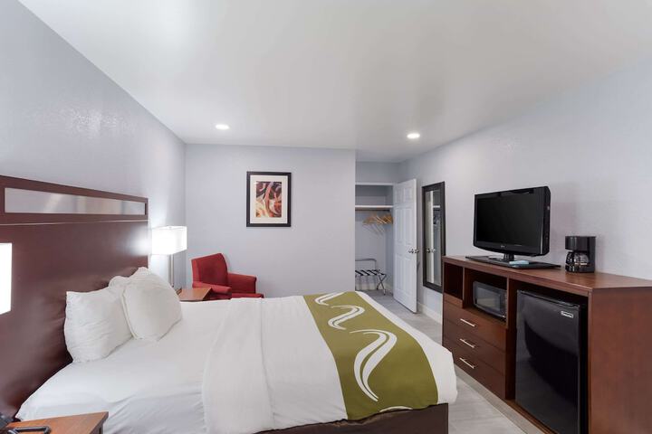 Room 13 of 37
