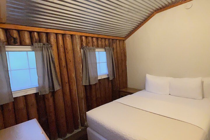 Hanging Horn Lakeside Resort