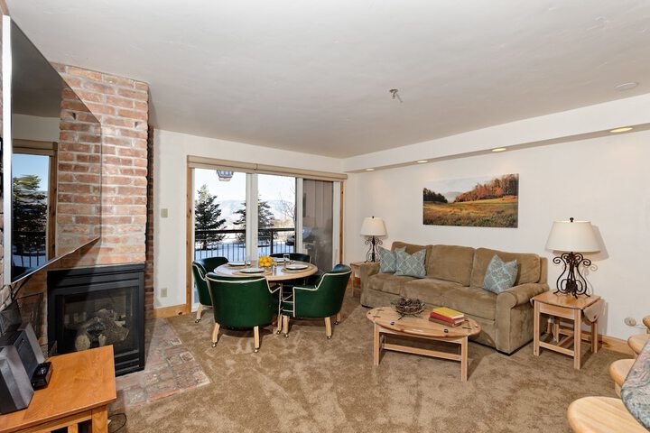 The Crestwood Condominiums