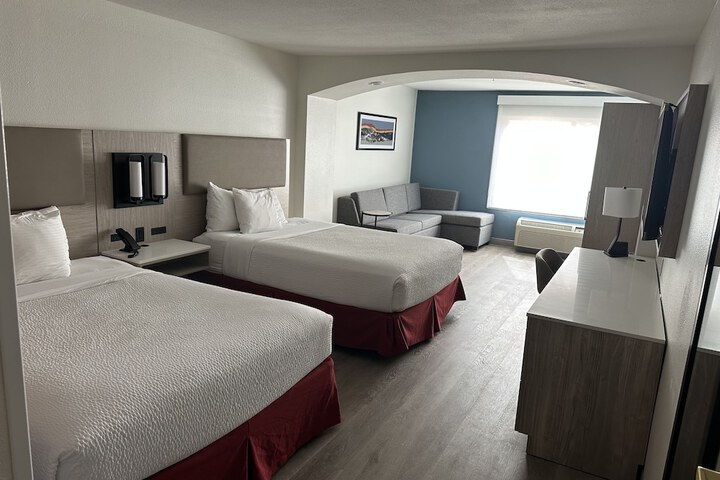 Room 51 of 76