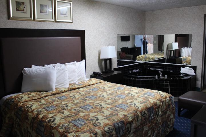 Room 12 of 25