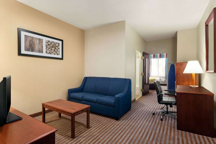 Room 10 of 18